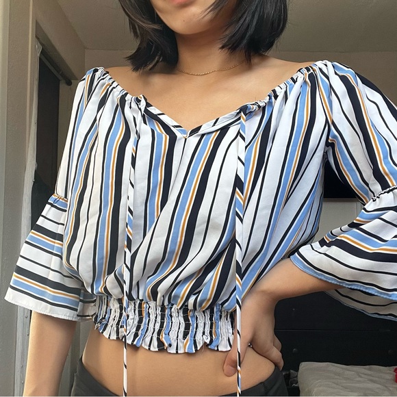 Striped Ruffled Flounce Sleeve Small - Picture 5 of 5